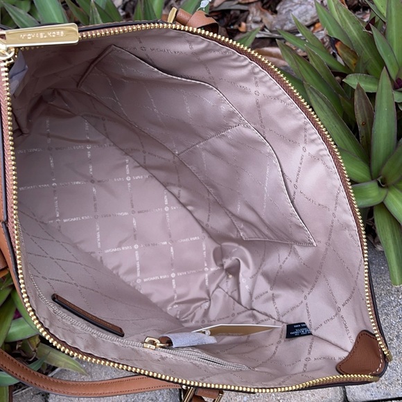 Michael Kors Large Charlotte Top Zip Tote Leather - Picture 12 of 16